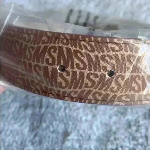 Steve Madden Fish-Eye-Logo Belt in Brown Size Medium NWT - Picture 3 of 4